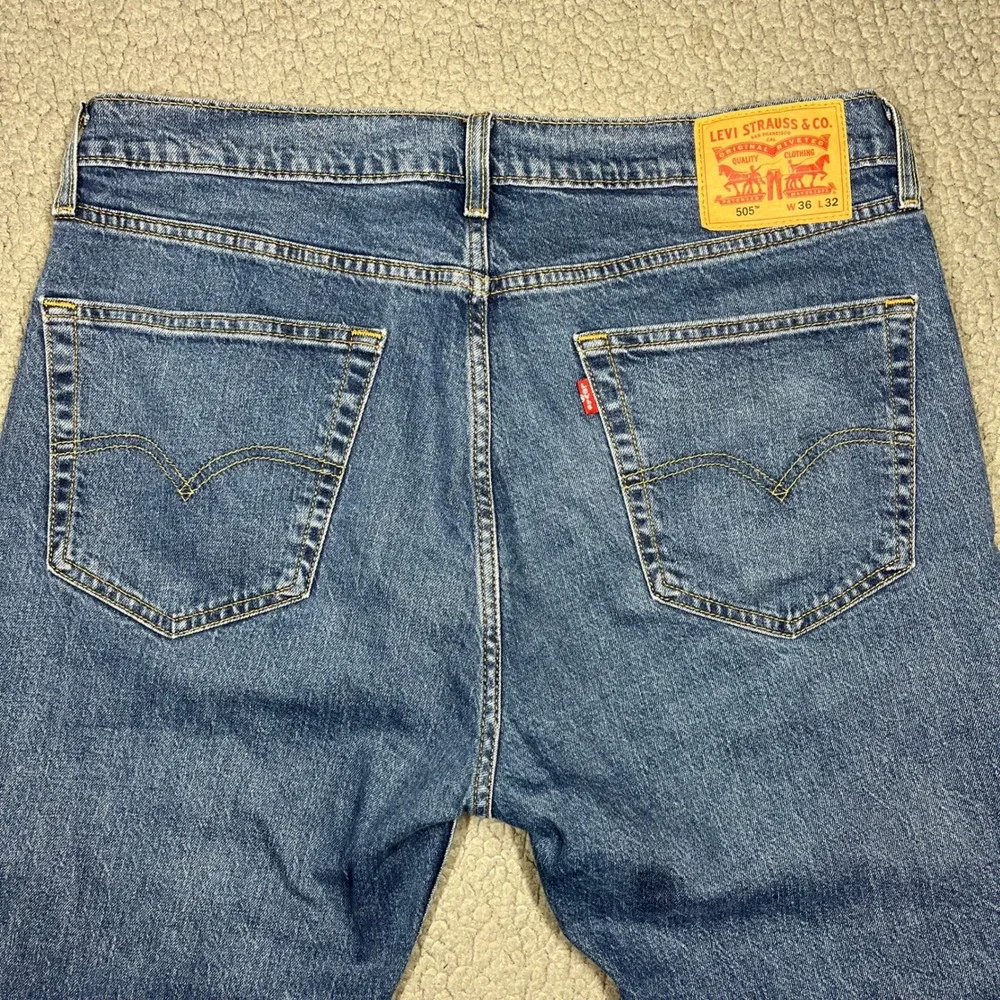 Levis 505 Regular Fit Straight Leg Jeans Medium Wash Blue Mens 36x32 00505-2958
